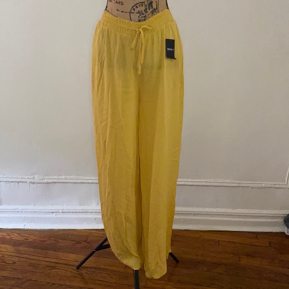 Beautiful light and flowy summer pants.